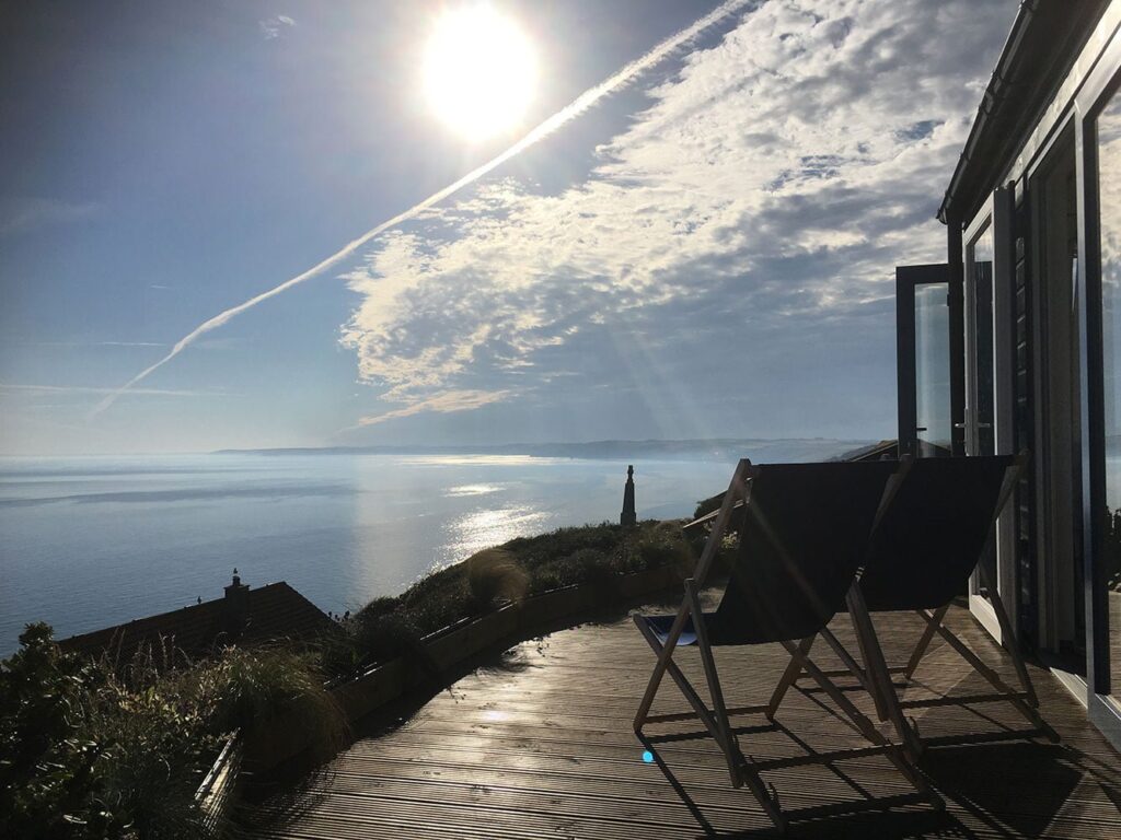 Huisje aan zee schilderen met houtverf