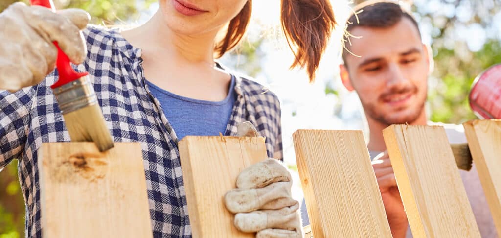 Restjes houtverf bewaren in de zomer