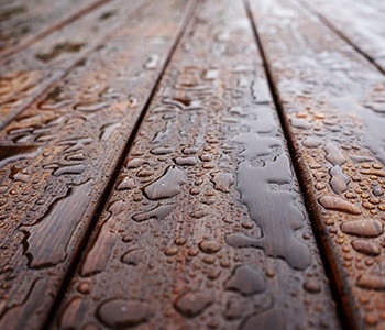 Hout laten drogen voor het verven