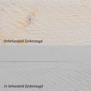 Lichtgrijze houtver op fijnbezaagd hout